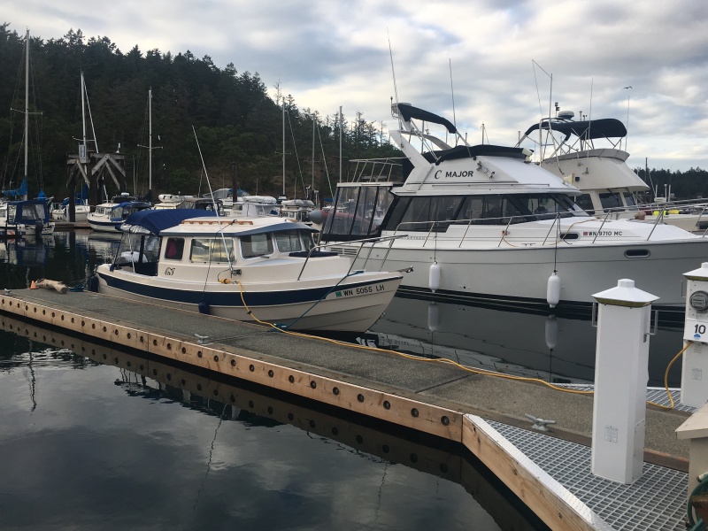 "CnT" (is that name correct?) and a would be C-Brat in a Bayliner