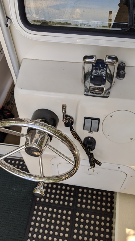 Cockpit helm, but no vhf or chartplotter/nav data