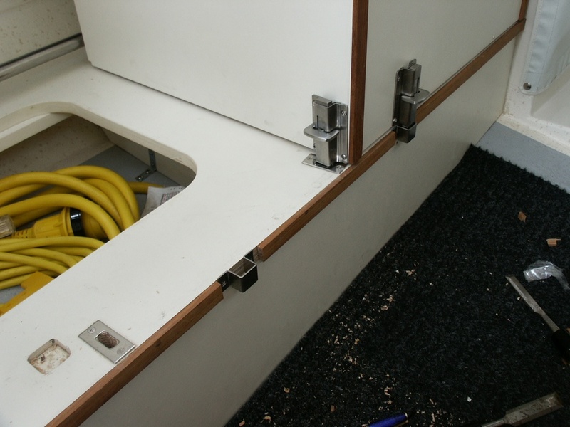 (Da Nag) Sugastune KR-75 slide latches - seat facing rear