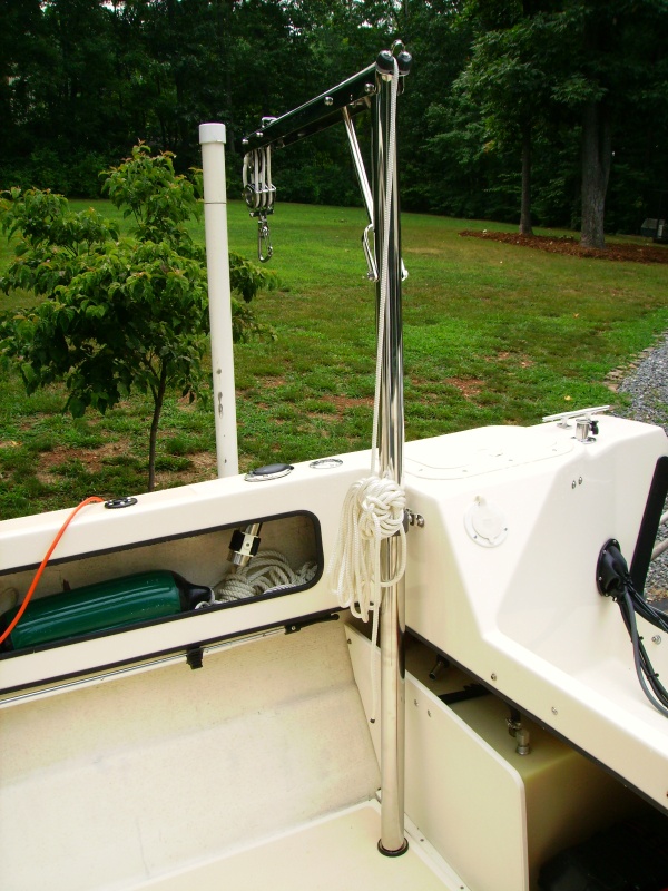 Davit installed.  I duplicated the same mount on the port side as well to give double duty to the davit.  Thanks to Dr. Bob for his advice.
