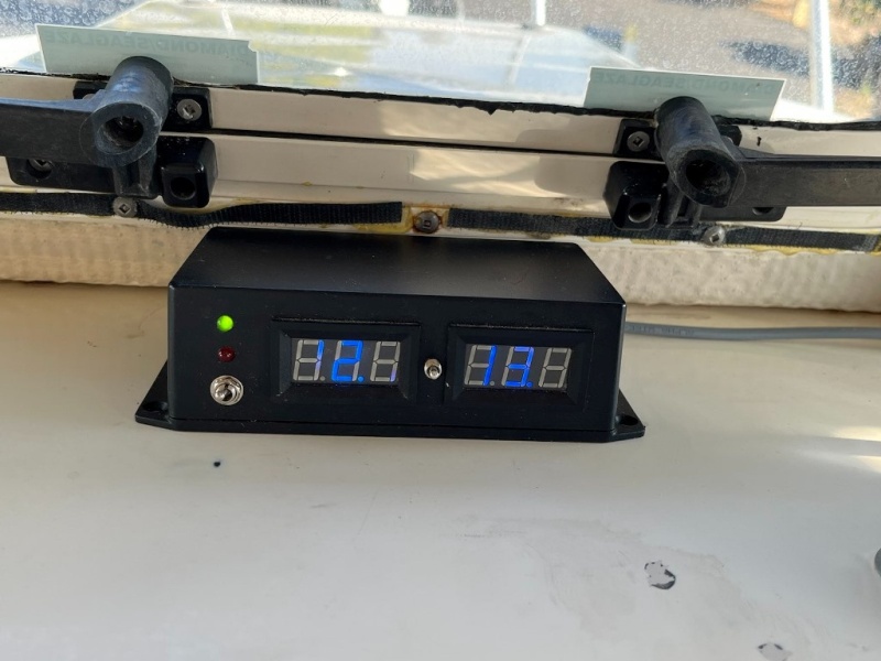 DC-DCConverter(photo doesn\'t pick up blue, all of the display works fine)