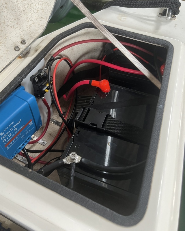 DC to DC and 2 x 100ah lifepo4 batteries