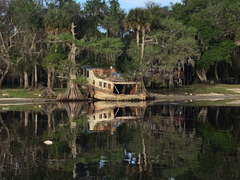 Derelic boat along the southern St. John\'s River