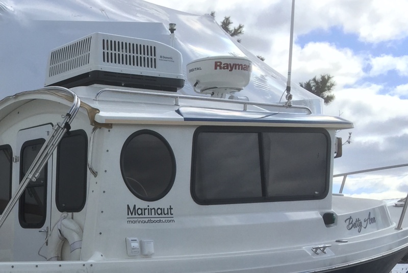 Dometic A.C rooftop unit; Smartplug outlet
