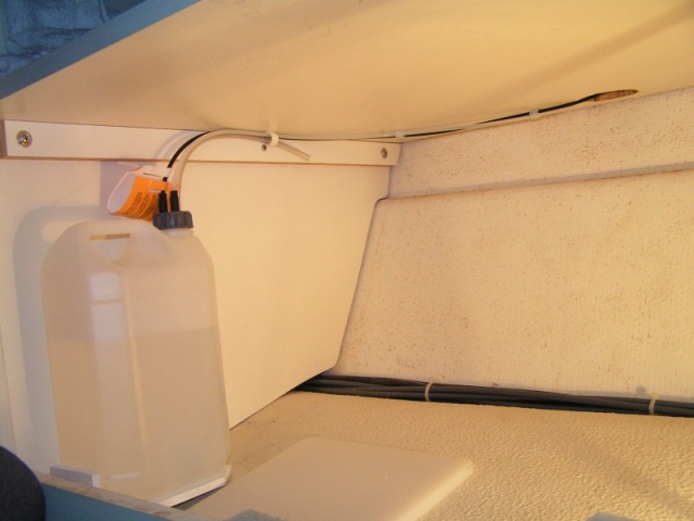 (Dora~Jean) Fuel reservoir, note no drooping lines between heater and reservoir, important. Bungee strap was added later.
