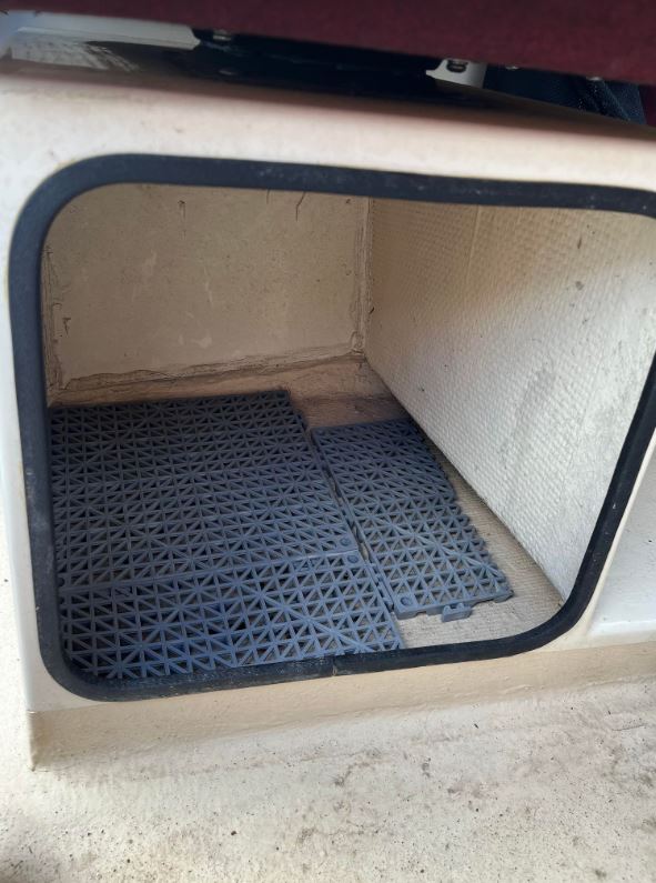 Drainage mats in seat boxes