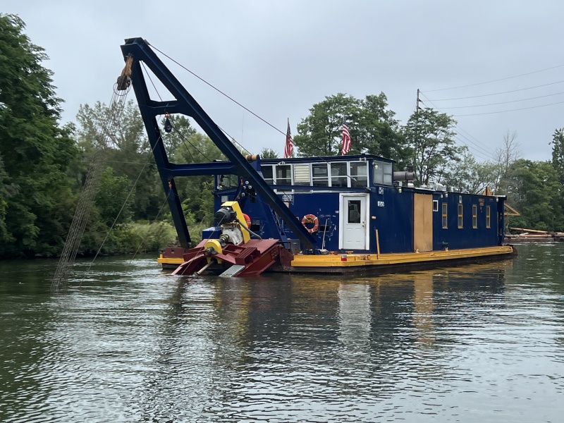 Dredging just outside Lock 29\'s lower gate