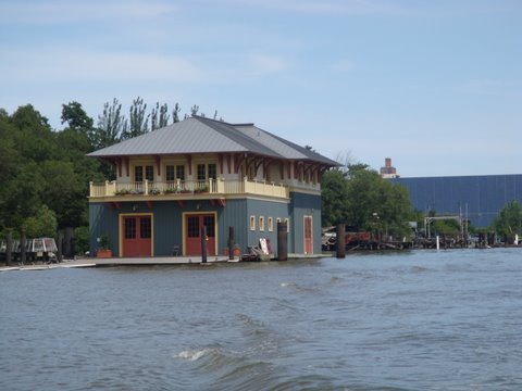 DSC02524 Home to a rowing club