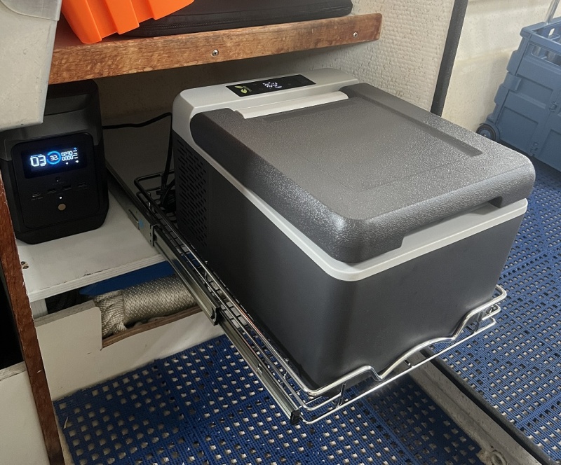 Ecoflow Delta Mini and a 12v fridge \\ freezer on a sliding tray
