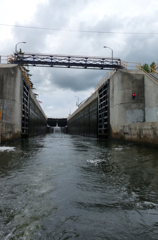 Entering a lock.  What we really did not understand was that today's Eire Canal was built as a barge canal near the end of the 1890 & early 1900s.