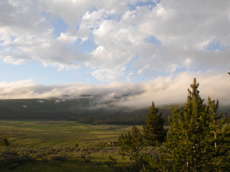 Evening clouds moving into the Big Horns, with a coming temperature drop of about 20 degrees.