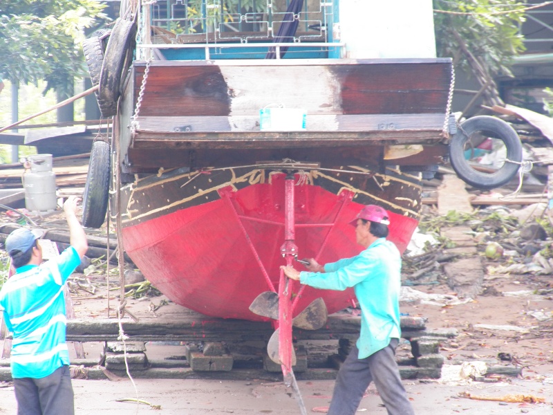 Every little boat repair spot seemed to be occupied.  This is an inboard similar to what we were in.  I saw lots of shiny propellers and not because they were new.