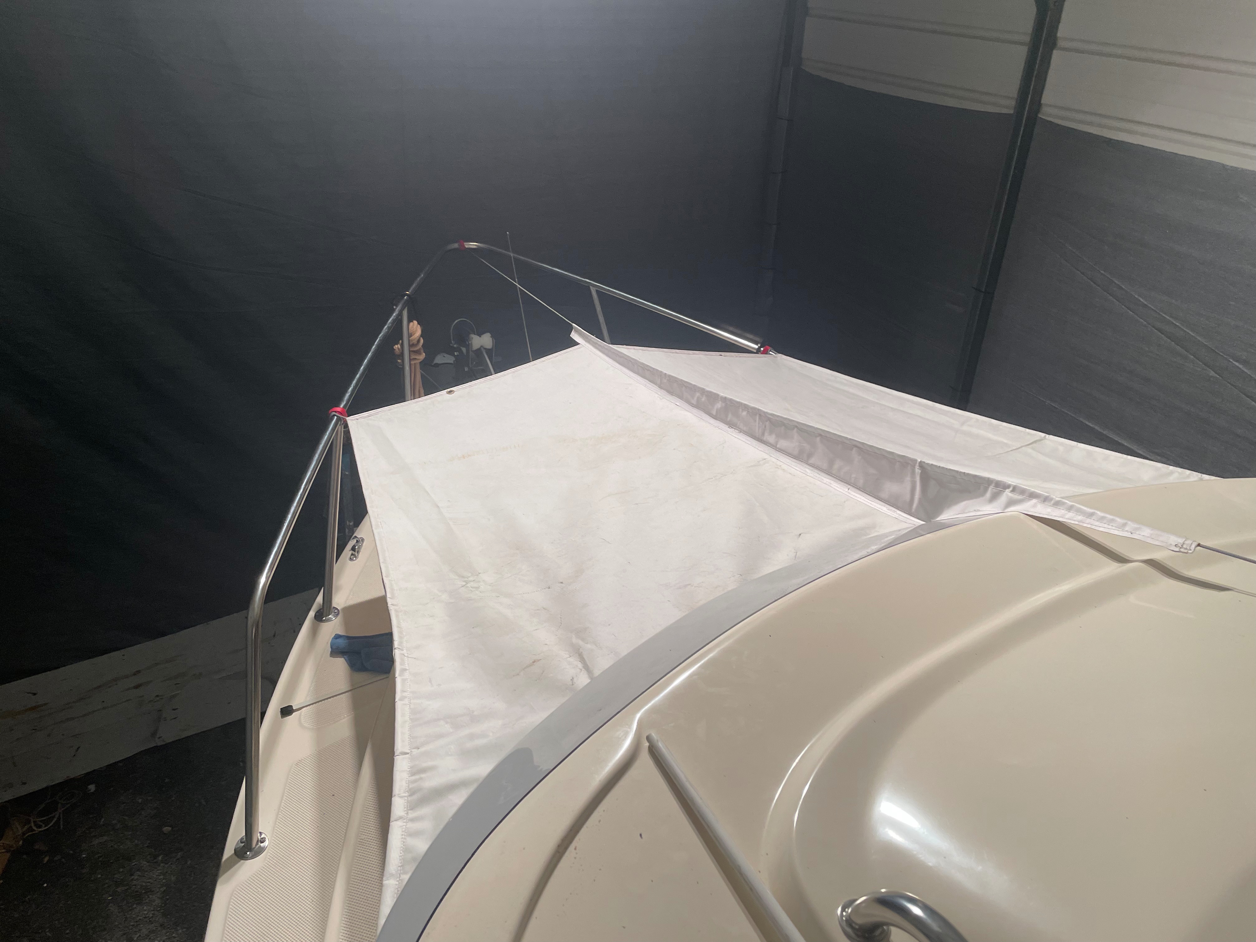 EXTERIOR - forward rain shield