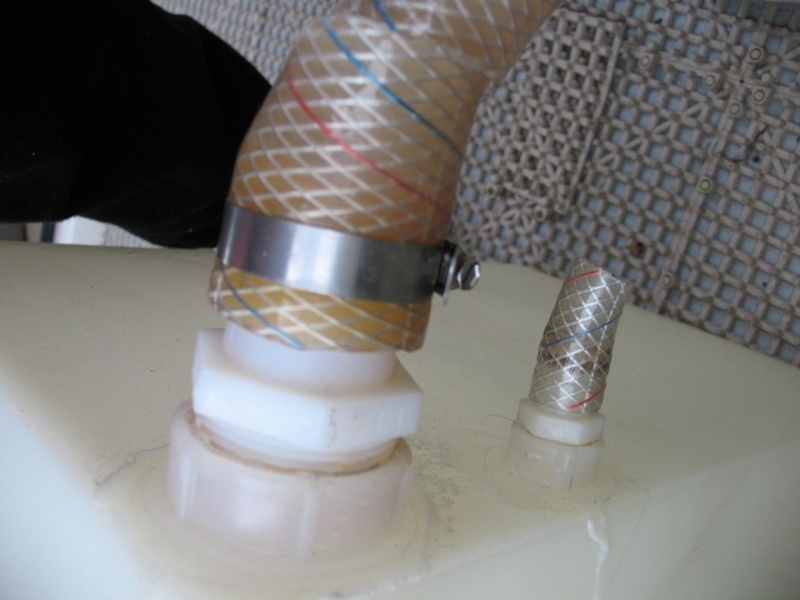 fill and vent fittins close