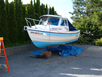 First Coat of bottom paint
Let her dry for a day or so...