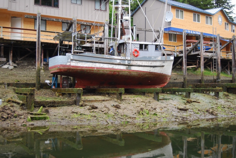 fishing boat on the gid