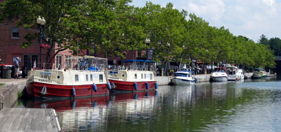 Free docks (including power and water)
