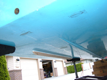 From stern. Skegs are 16" from keel to clear trailer rollers