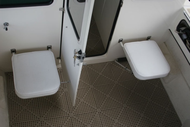garelick bulkhead seat