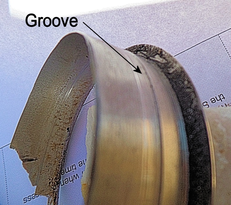 Grovve worn in seal shim, one side only