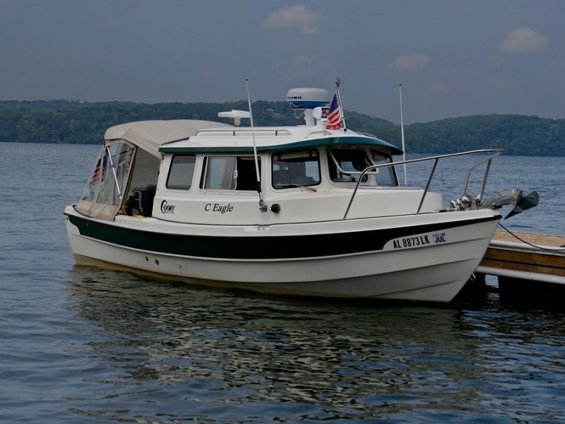 Guntersville-State-Park-Labor-Day: The Shakespeare Skywatch 2020G antenna is mounted to a SS post at the very rear of the pilot house roof.  This mount provides enough strength to lay an inflable on top of it if needed.