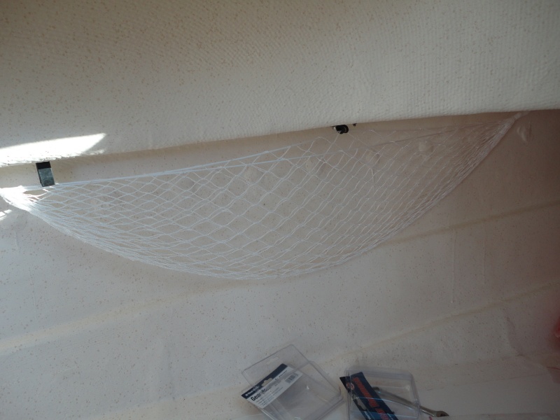 Hamock net with mid support from railing bolt in cabin