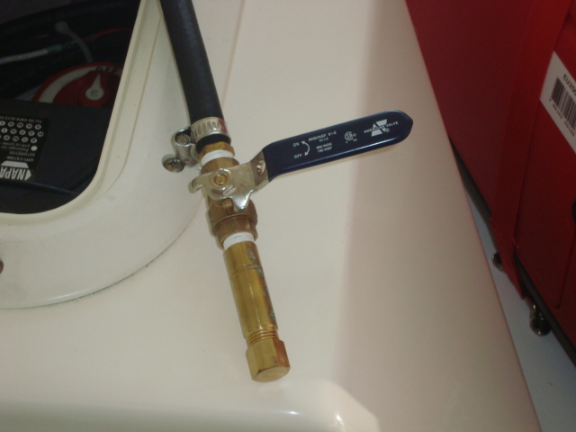 Handy fuel fill  for generator