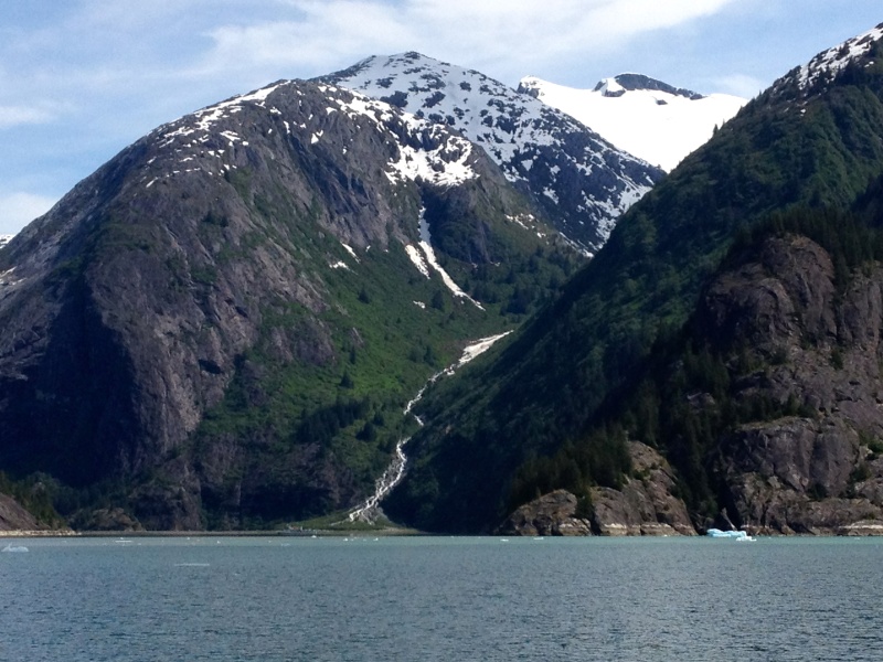 Hanging U-shaped glacial valley