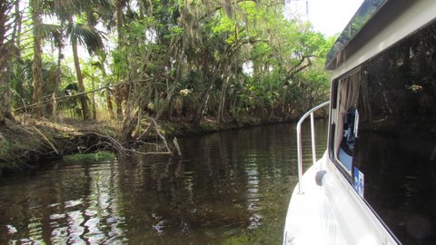 heading towards the Hontoon river via canal