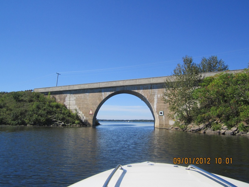 Hole in the Wall - Canal Lake
