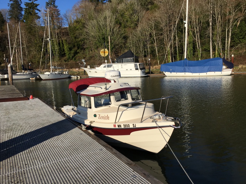 Home for the night in Cathlamet.  The gold thing above my boat is a radar reflector on the end of my boat pole.