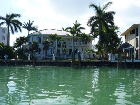 Homes on the edge of Boot Key Harbor