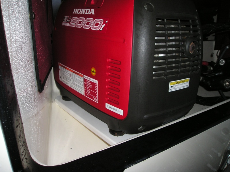 Honda 200 stand 2 002