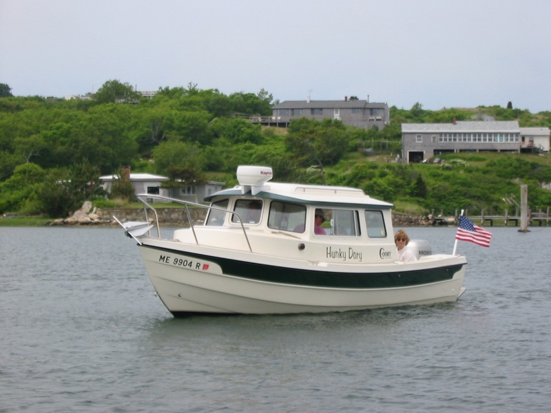 Hunky Dory entering Cuttyhunk harbor