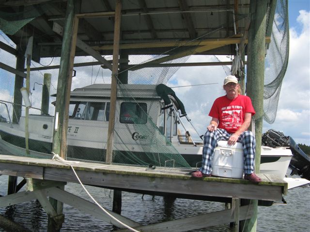 IMG 0287  Guess who was sitting at the end of his dock when we came by....Marvin of C-FLE II