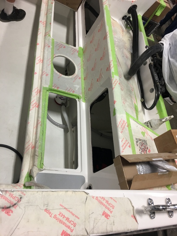 Inside the 25 Cruiser getting rigged