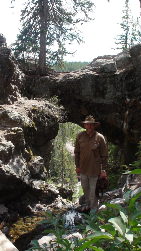 Jay in front of the Yellowstone Arch