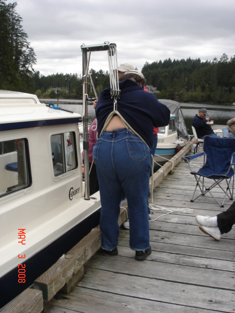 Jim (LAURNA JO) 
helps Steve (GOYO) 
test his new davit.