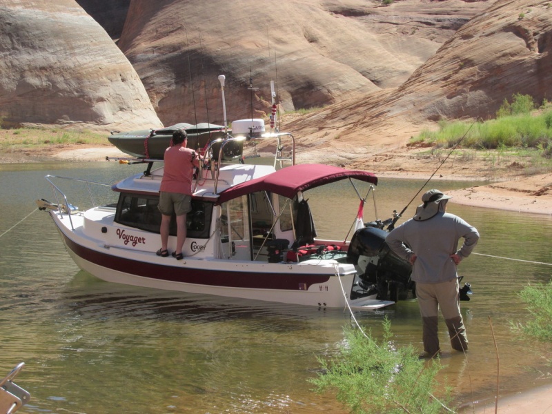 Jody unloading his Mokai. Jay standing by to assist. Oak Bay, Lake Powell