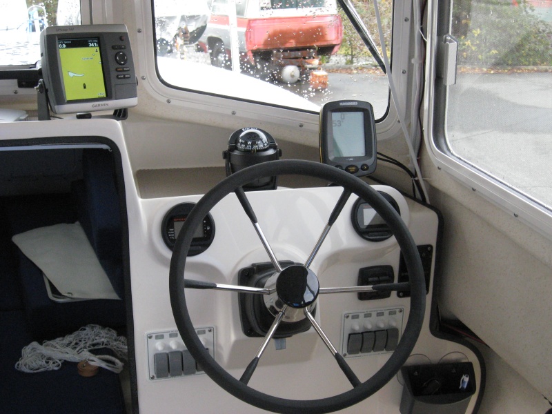 Kerri On's  Garmin 541 Gps , Ritchie compass,Humminbird 160 sounder, Seastar tilt helm, Yamaha twin guage pack Bennett tabs, stock panel