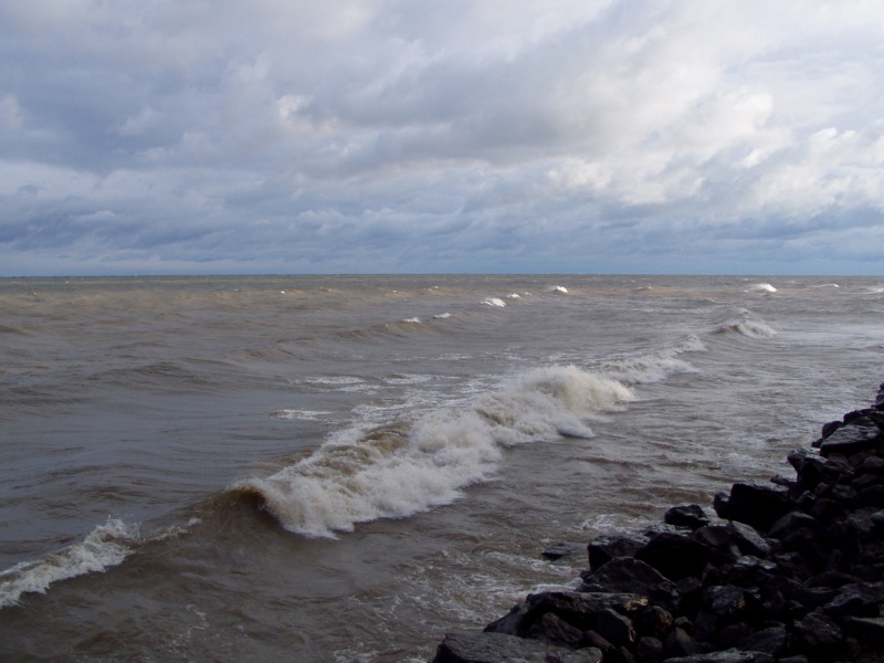 L. Ontario Storm 10-29-06: Waves at 20+ Feet