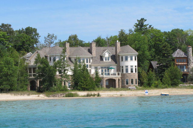 Lake Charlevoix, house "For Sale"