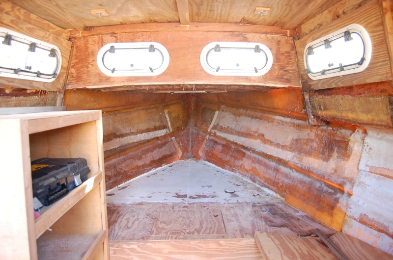 Looking Foward into the V-Berth