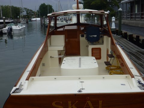 looking in the back of a Hinckley Picnic boat in Oxford Maryland. We stayed in a trancient slips at their boatyard. Nice people.