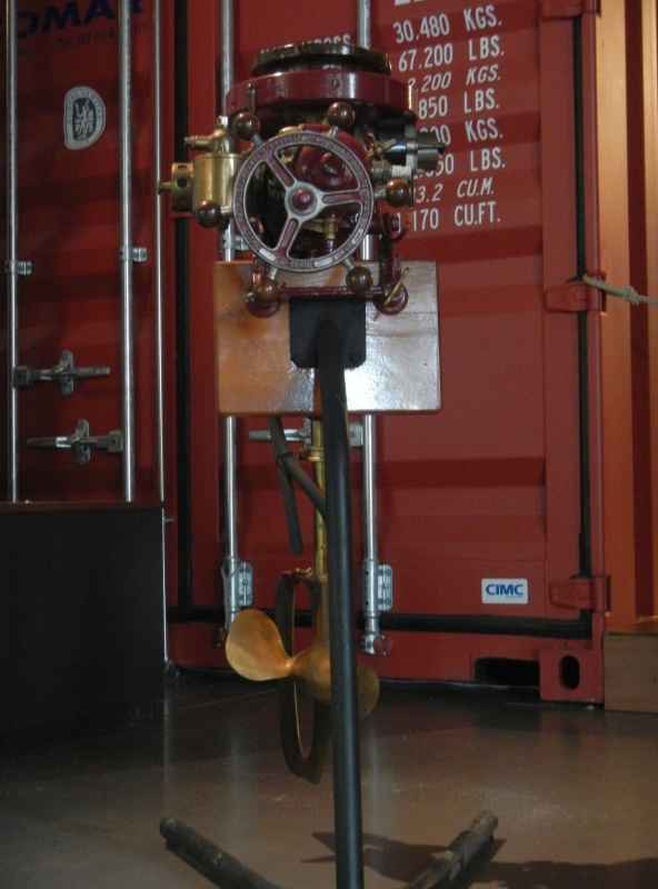 Lutetia Rowboat motor pic1