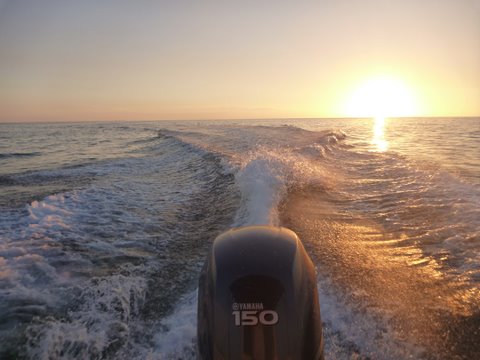 making good time flat seas heading to Key West auto pilot on running 20 to 23 mph. Looking for fishpots, steering with the hand held remote for the auto pilot