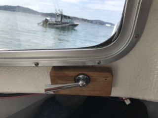 Manual port wiper lever(starboard wiper powered)