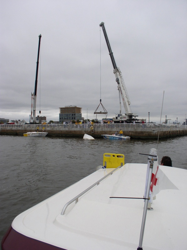 (Minnow) After a hand-off to the crane operators, back on the course.