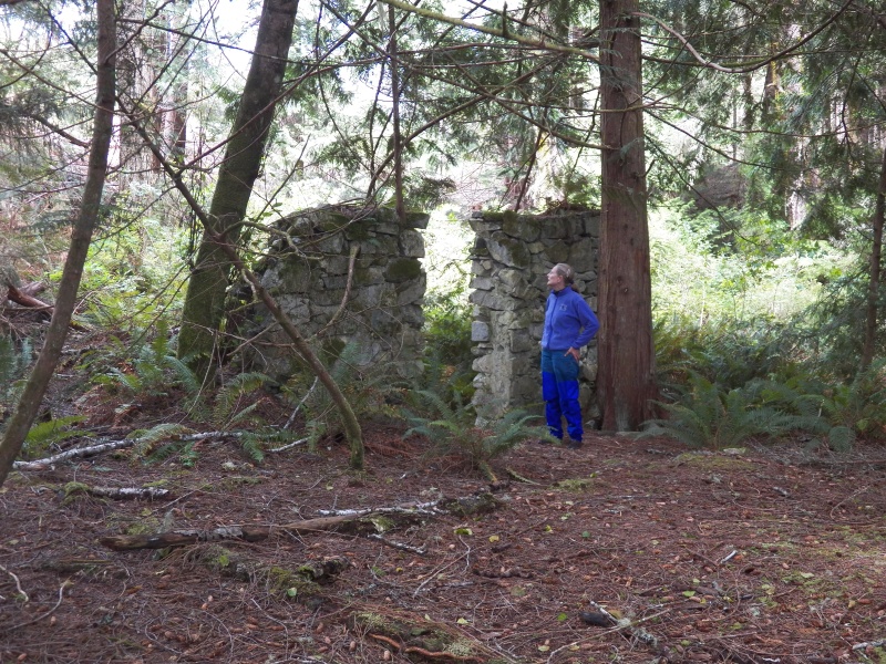 Monk's Wall in Beware Passage.  The arch has fallen down.