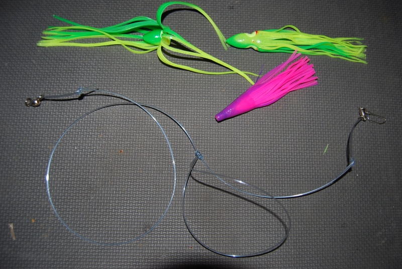 mono, two overhand knots and an egg dropper, hotchie folded over makes nice bling